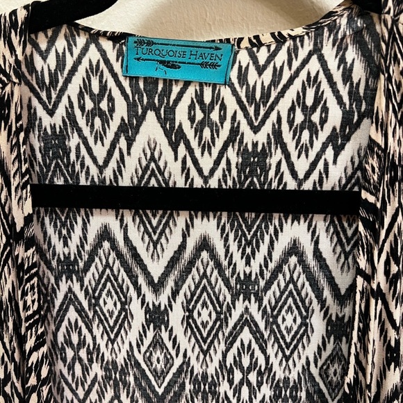 Turquoise Haven Black and White Geometric Patterned Women's Kimono - Picture 3 of 6
